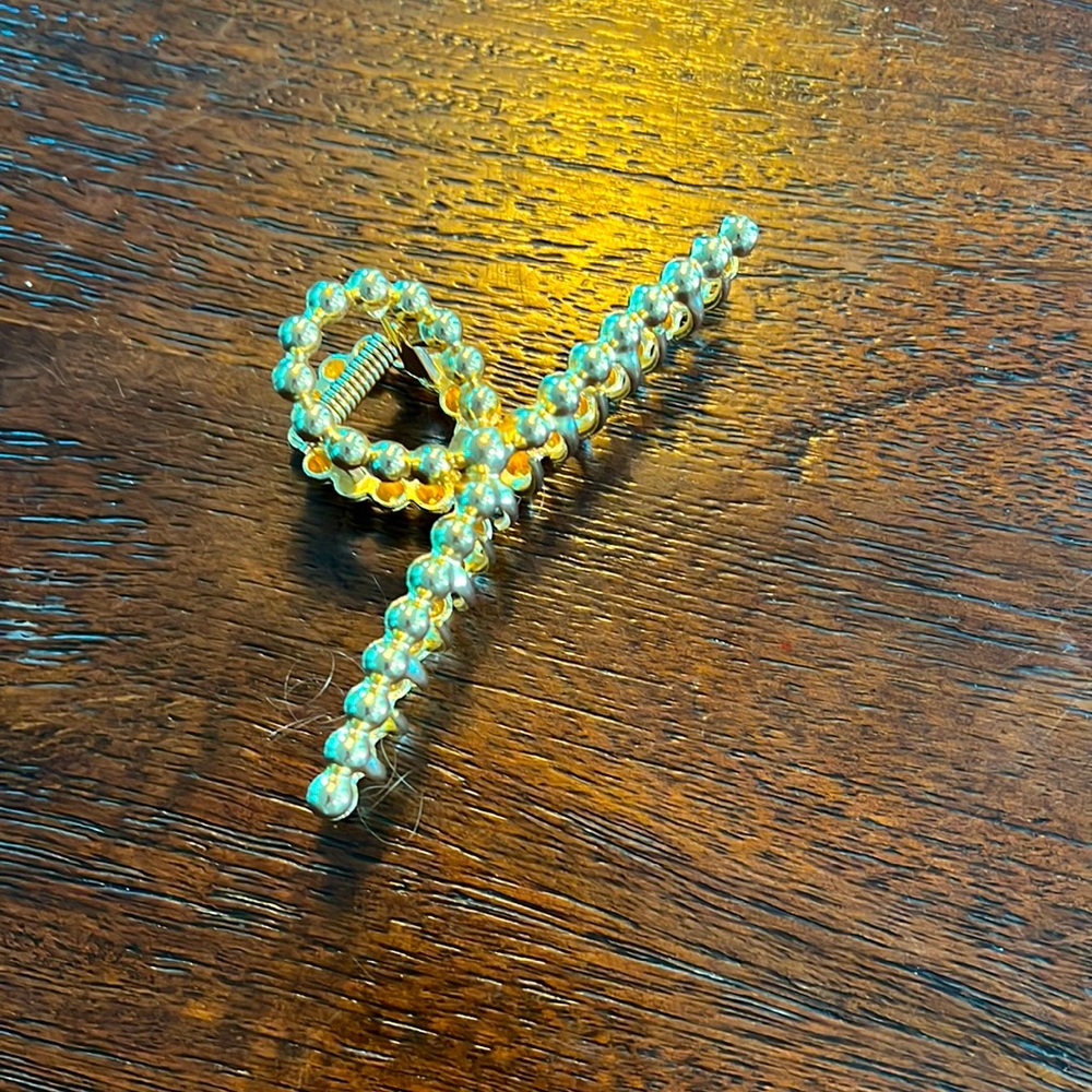 ✨Gold Hair Claw/Clip! Gold metal clip! So cute!✨